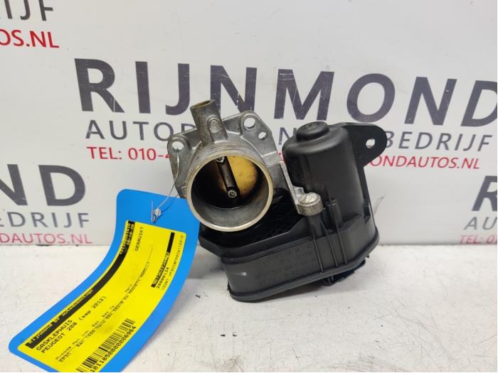Gebruikte Gasklephuis Peugeot 208 I (CA/CC/CK/CL) 1.4 16V Prijs € 9,50 Margeregeling aangeboden door Autodemontage Rijnmond BV