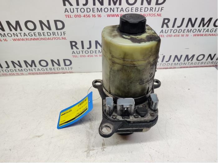 Gebruikte Pomp Servo Ford Focus 2 1.6 TDCi 16V 110 Prijs € 50,00 Margeregeling aangeboden door Autodemontage Rijnmond BV