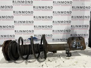 Gebruikte Schokdemper links-voor Toyota Avensis (T25/B1D) 1.8 16V VVT-i Prijs € 40,00 Margeregeling aangeboden door Autodemontage Rijnmond BV