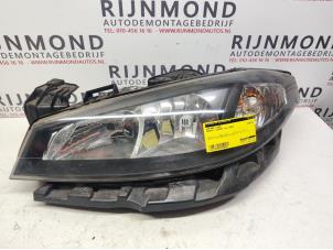 Gebruikte Linker Koplamp Renault Laguna II Grandtour (KG) 1.6 16V Prijs € 40,00 Margeregeling aangeboden door Autodemontage Rijnmond BV