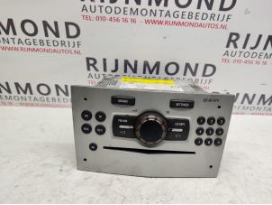 Gebruikte Radio CD Speler Opel Corsa D 1.3 CDTi 16V ecoFLEX Prijs € 35,00 Margeregeling aangeboden door Autodemontage Rijnmond BV