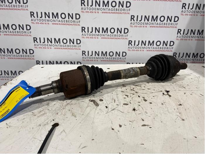 Gebruikte Aandrijfas links-voor Ford Focus C-Max 2.0 TDCi 16V Prijs € 40,00 Margeregeling aangeboden door Autodemontage Rijnmond BV