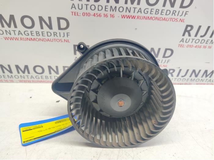 Kachel Ventilatiemotor van een Seat Exeo ST (3R5) 1.8 T 20V 2011