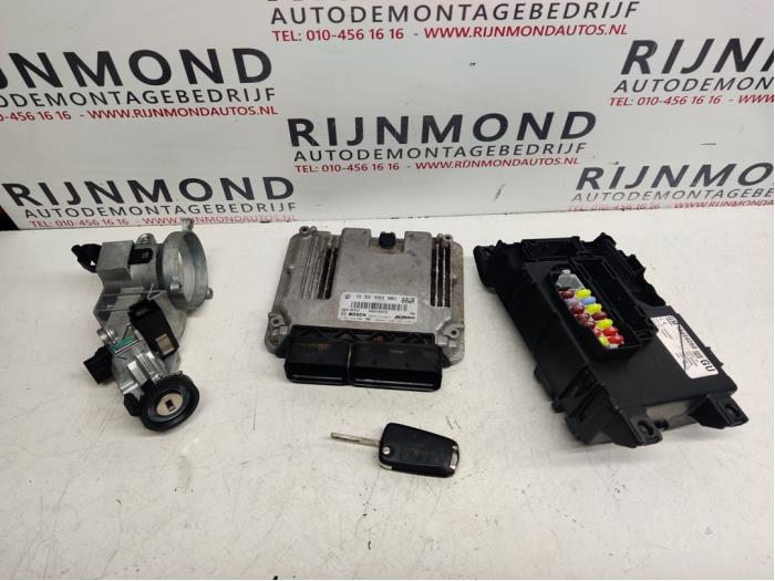 Gebruikte Kontaktslot + computer Opel Corsa D 1.3 CDTi 16V ecoFLEX Prijs op aanvraag aangeboden door Autodemontage Rijnmond BV