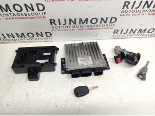 Gebruikte Kontaktslot + computer Renault Clio III (BR/CR) 1.5 dCi 85 Prijs op aanvraag aangeboden door Autodemontage Rijnmond BV