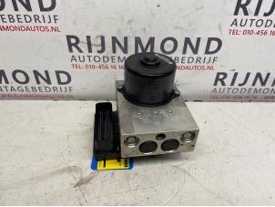 Gebruikte ABS Pomp Mercedes CLK (C209) 3.2 320 CDI V6 24V Prijs € 185,00 Margeregeling aangeboden door Autodemontage Rijnmond BV