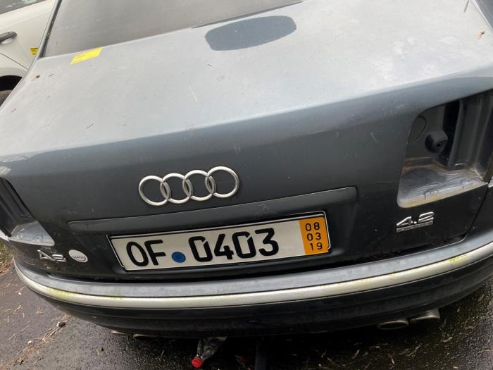 Gebruikte Achterklep Audi A8 (D3) 4.2 V8 40V Lang Quattro Prijs € 175,00 Margeregeling aangeboden door Autodemontage Rijnmond BV