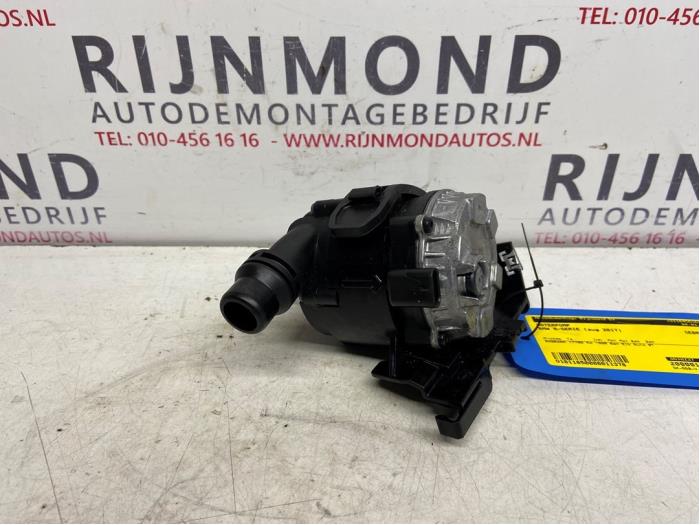 Gebruikte Waterpomp BMW 5 serie (G30) 530e iPerformance Prijs € 75,00 Margeregeling aangeboden door Autodemontage Rijnmond BV