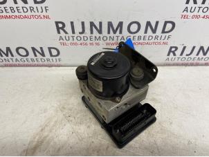 Gebruikte ABS Pomp Ssang Yong Rexton 2.7 Xdi RX/RJ 270 16V Prijs € 100,00 Margeregeling aangeboden door Autodemontage Rijnmond BV