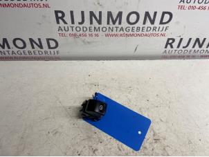 Gebruikte Schakelaar handrem Opel Insignia Mk.I 2.0 CDTI 16V 140 ecoFLEX Prijs op aanvraag aangeboden door Autodemontage Rijnmond BV