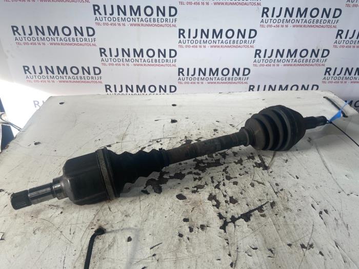 Gebruikte Aandrijfas links-voor Citroen C8 (EA/EB) 2.0 HDiF 16V Prijs € 30,00 Margeregeling aangeboden door Autodemontage Rijnmond BV