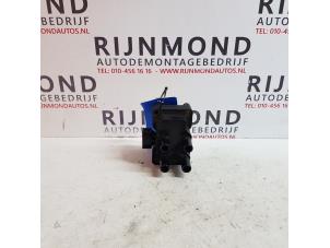 Gebruikte Bobine Ford Fiesta 5 (JD/JH) 1.25 16V Prijs op aanvraag aangeboden door Autodemontage Rijnmond BV