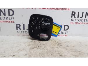 Gebruikte Licht Schakelaar Mercedes CLK (C209) 2.2 220 CDI 16V Prijs € 20,00 Margeregeling aangeboden door Autodemontage Rijnmond BV