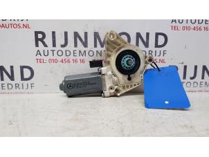 Gebruikte Raammotor Portier Mercedes A (W169) 2.0 A-180 CDI 16V 5-Drs. Prijs € 20,00 Margeregeling aangeboden door Autodemontage Rijnmond BV