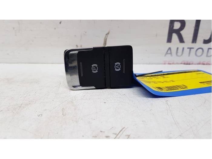 Gebruikte Schakelaar handrem Seat Leon (5FB) 1.2 TSI Ecomotive 16V Prijs € 40,00 Inclusief btw aangeboden door Autodemontage Rijnmond BV
