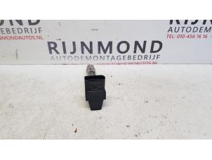 Gebruikte Pen Bobine Volkswagen Passat Variant (3B6) 2.3 V5 20V Prijs € 20,00 Margeregeling aangeboden door Autodemontage Rijnmond BV