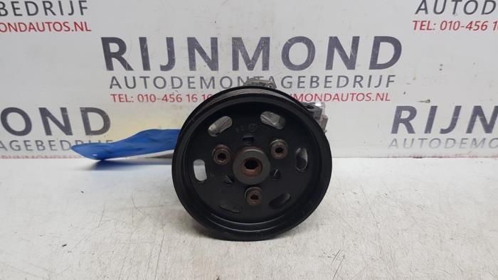 Gebruikte Pomp Servo Volkswagen Passat Variant (3B6) 2.3 V5 20V Prijs € 50,00 Margeregeling aangeboden door Autodemontage Rijnmond BV