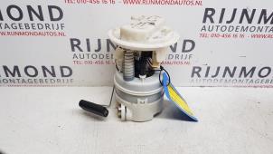 Gebruikte Benzinepomp Renault Clio II (BB/CB) 1.2 16V Prijs € 40,00 Margeregeling aangeboden door Autodemontage Rijnmond BV