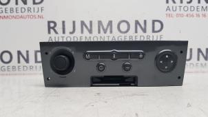 Gebruikte Radiobedienings paneel Renault Megane II CC (EM) 1.9 dCi 130 Prijs op aanvraag aangeboden door Autodemontage Rijnmond BV
