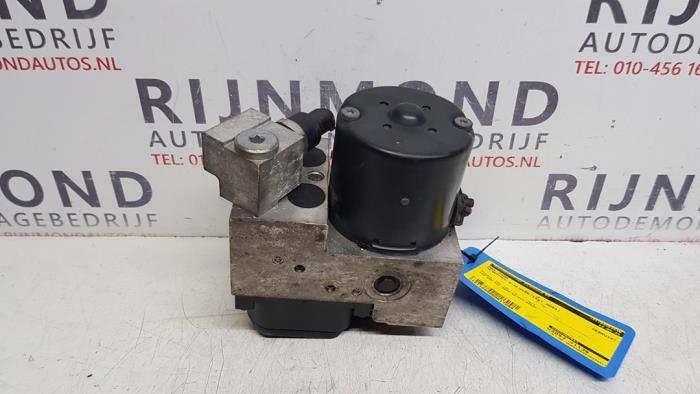 Gebruikte ABS Pomp Mercedes S (W220) 3.2 S-320 CDI Prijs € 30,00 Margeregeling aangeboden door Autodemontage Rijnmond BV