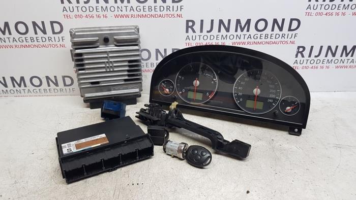 Gebruikte Kontaktslot + computer Ford Mondeo III 2.0 TDCi 130 16V Prijs op aanvraag aangeboden door Autodemontage Rijnmond BV