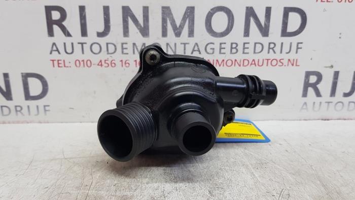 Thermostaathuis van een BMW 3 serie (E92) 325i 24V 2009