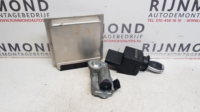 Gebruikte Kontaktslot + computer Mercedes C (W203) 2.0 C-200K 16V Prijs € 350,00 Margeregeling aangeboden door Autodemontage Rijnmond BV