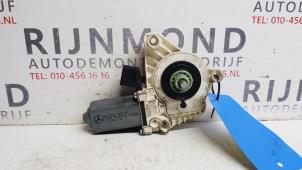 Gebruikte Motor electrisch raam Mercedes B (W245) 1.5 B-150 16V Prijs € 25,00 Margeregeling aangeboden door Autodemontage Rijnmond BV