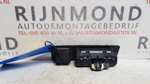 Gebruikte Achterklep Handgreep BMW 3 serie (F30) 340i 3.0 TwinPower Turbo 24V Prijs € 36,30 Inclusief btw aangeboden door Autodemontage Rijnmond BV