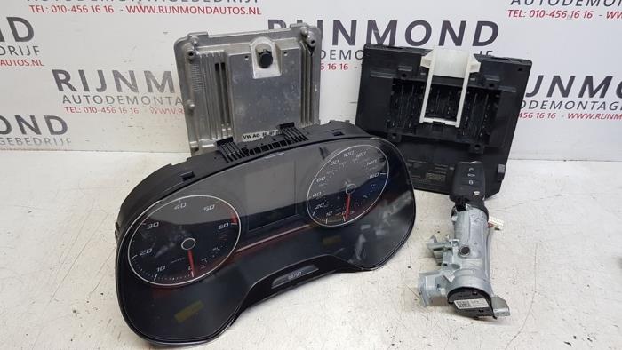 Gebruikte Kontaktslot + computer Seat Leon (5FB) 1.6 TDI Ecomotive 16V Prijs op aanvraag aangeboden door Autodemontage Rijnmond BV