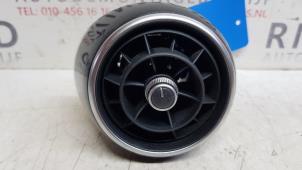 Gebruikte Luchtrooster Dashboard Audi A1 (8X1/8XK) 1.0 TFSI 12V Prijs € 18,15 Inclusief btw aangeboden door Autodemontage Rijnmond BV