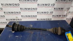 Gebruikte Aandrijfas links-voor BMW 1 serie (F20) 118d 2.0 16V Prijs € 48,40 Inclusief btw aangeboden door Autodemontage Rijnmond BV