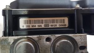 Gebruikte ABS Pomp Renault Megane II (BM/CM) 2.0 dCi 16V Prijs € 40,00 Margeregeling aangeboden door Autodemontage Rijnmond BV