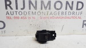 Gebruikte Handrem schakelaar Opel Insignia 2.0 CDTI 16V 130 Ecotec Prijs op aanvraag aangeboden door Autodemontage Rijnmond BV