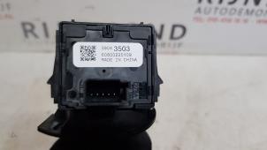 Gebruikte Pinker Schakelaar Opel Astra K 1.4 Turbo 16V Prijs op aanvraag aangeboden door Autodemontage Rijnmond BV