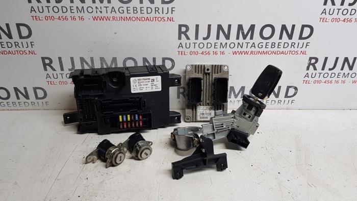 Gebruikte Contactslot + computer Fiat Grande Punto (199) 1.4 Prijs op aanvraag aangeboden door Autodemontage Rijnmond BV