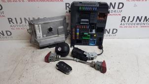 Gebruikte Kontaktslot + computer Peugeot 208 I (CA/CC/CK/CL) 1.0 Vti 12V PureTech Prijs op aanvraag aangeboden door Autodemontage Rijnmond BV