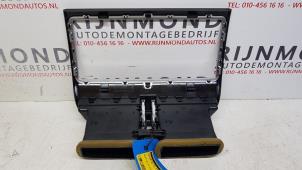 Gebruikte Luchtrooster Dashboard Jaguar XE 2.0d 180 16V AWD Prijs € 90,75 Inclusief btw aangeboden door Autodemontage Rijnmond BV