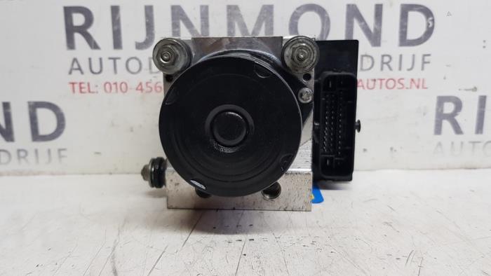 Gebruikte ABS Pomp Volkswagen Polo V (6R) 1.2 12V BlueMotion Technology Prijs € 54,45 Inclusief btw aangeboden door Autodemontage Rijnmond BV