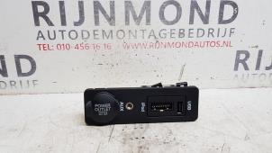 Gebruikte AUX/USB aansluiting Jaguar XF (CC9) 3.0 D V6 24V Prijs € 25,00 Margeregeling aangeboden door Autodemontage Rijnmond BV