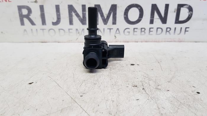Brandstofdruk sensor van een Opel Corsa F (UB/UH/UP) 1.2 Turbo 12V 100 2020