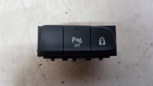 Gebruikte Schakelaar (diversen) Opel Corsa F (UB/UH/UP) 1.2 Turbo 12V 100 Prijs € 18,15 Inclusief btw aangeboden door Autodemontage Rijnmond BV