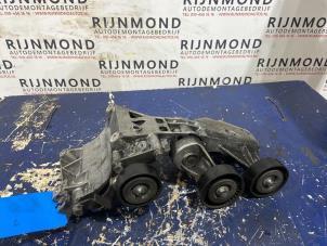 Gebruikte Dynamosteun boven Mercedes B (W245) 2.0 B-180 CDI 16V Prijs op aanvraag aangeboden door Autodemontage Rijnmond BV