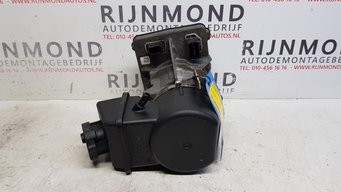 Gebruikte Pomp Servo Mercedes ML II (164/4JG) 3.0 ML-320 CDI 4-Matic V6 24V Prijs € 181,50 Inclusief btw aangeboden door Autodemontage Rijnmond BV