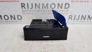 Gebruikte 12 Volt aansluiting Mercedes ML II (164/4JG) 3.0 ML-320 CDI 4-Matic V6 24V Prijs € 30,25 Inclusief btw aangeboden door Autodemontage Rijnmond BV