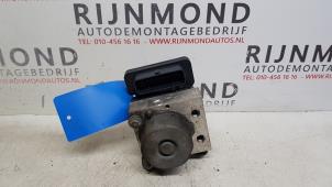 Gebruikte ABS Pomp Renault Clio IV (5R) 1.2 16V Prijs € 90,75 Inclusief btw aangeboden door Autodemontage Rijnmond BV