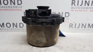 Gebruikte Dynamo Mercedes S (W220) 3.2 S-320 CDI 24V Prijs € 100,00 Margeregeling aangeboden door Autodemontage Rijnmond BV