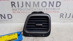 Gebruikte Luchtrooster Dashboard Volkswagen Scirocco (137/13AD) 1.4 TSI 160 16V Prijs € 15,00 Margeregeling aangeboden door Autodemontage Rijnmond BV