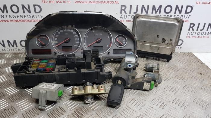 Gebruikte Kontaktslot + computer Volvo S60 I (RS/HV) 2.4 D5 20V Prijs € 150,00 Margeregeling aangeboden door Autodemontage Rijnmond BV