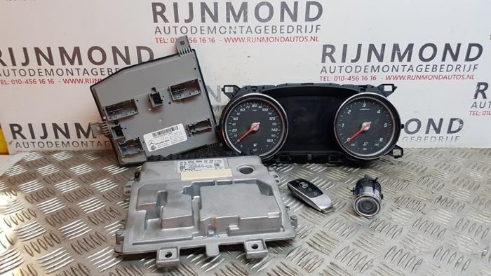 Gebruikte Kontaktslot + computer Mercedes E (W213) E-220d 2.0 Turbo 16V Prijs € 786,50 Inclusief btw aangeboden door Autodemontage Rijnmond BV